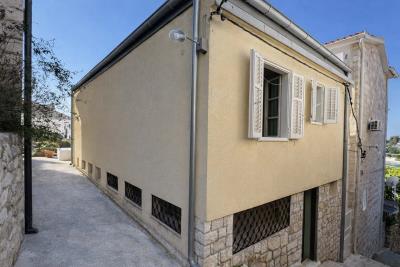 1 - Hvar, House