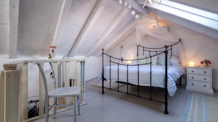 Image No.12-4 Bed Country House for sale