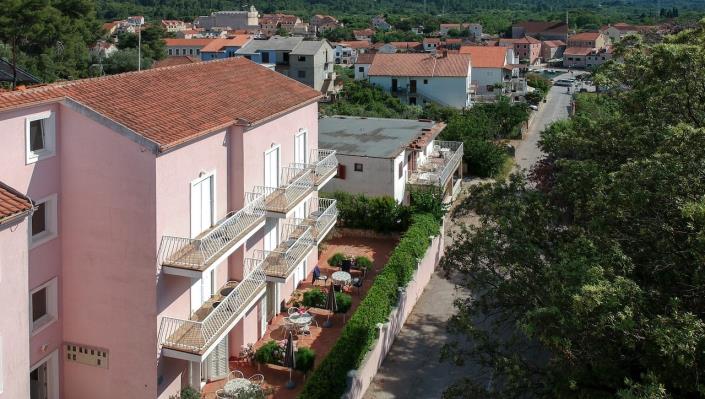 Image No.1-Commercial de 15 chambres à vendre à Vrboska