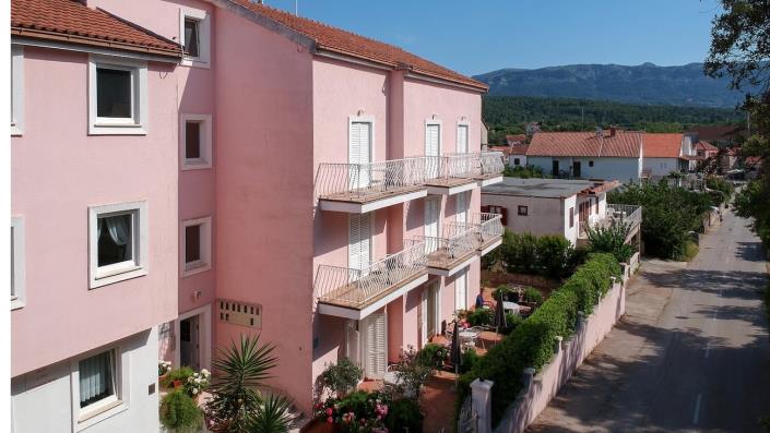 Image No.3-Commercial de 15 chambres à vendre à Vrboska