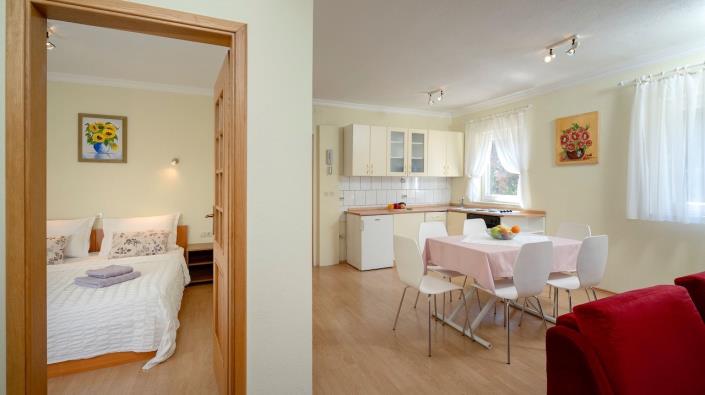 Image No.10-Commercial de 15 chambres à vendre à Vrboska