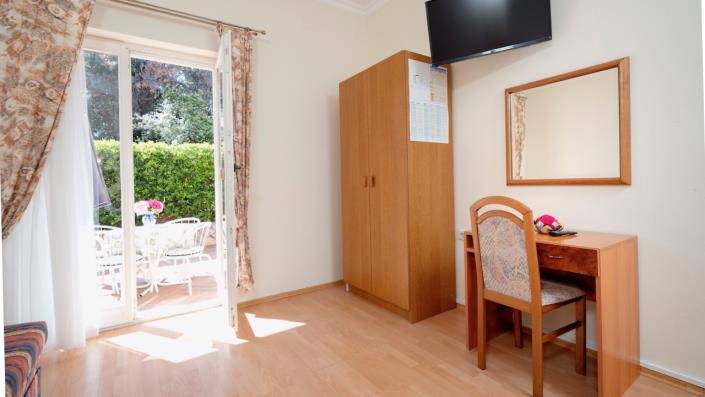 Image No.12-Commercial de 15 chambres à vendre à Vrboska