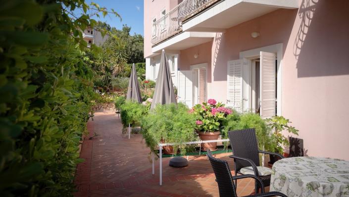 Image No.15-Commercial de 15 chambres à vendre à Vrboska