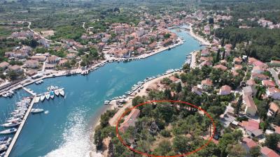 1 - Vrboska, Terre
