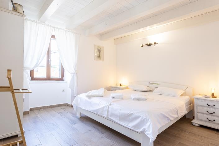 Image No.12-3 Bed House for sale