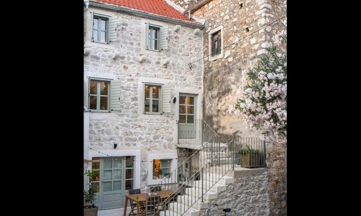 Image No.1-3 Bed House for sale
