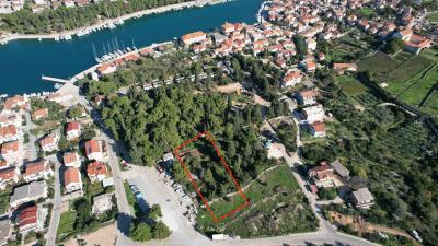 1 - Stari Grad, Terrain