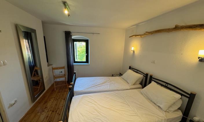 Image No.5-2 Bed House for sale