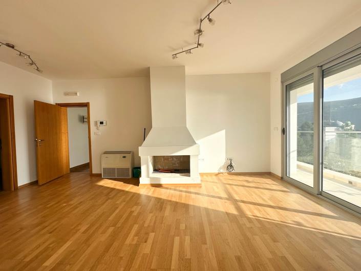 Image No.3-Maison de 4 chambres à vendre à Kumbor