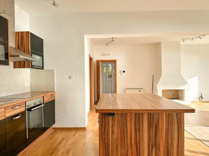 Image No.6-Maison de 4 chambres à vendre à Kumbor