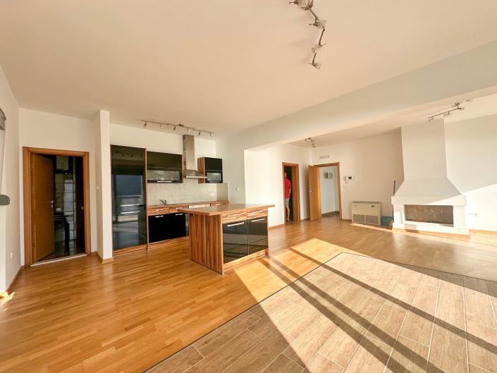 Image No.7-Maison de 4 chambres à vendre à Kumbor