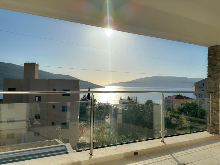 Image No.9-Maison de 4 chambres à vendre à Kumbor