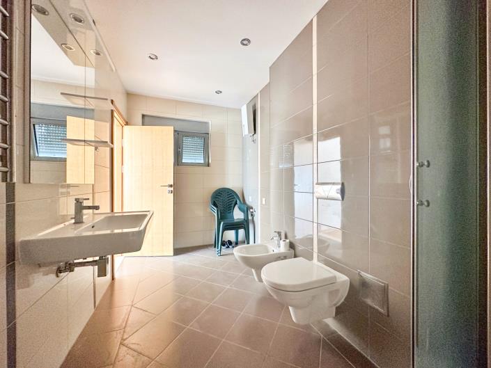 Image No.10-Maison de 4 chambres à vendre à Kumbor