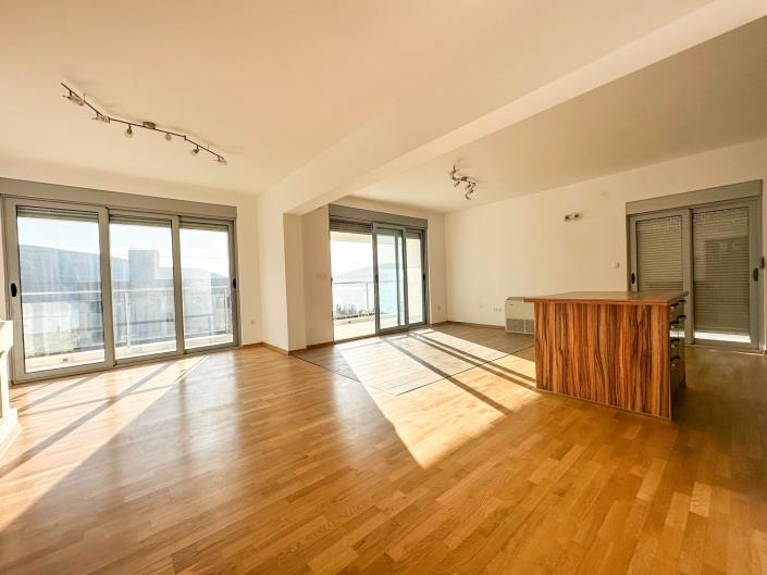 Image No.11-Maison de 4 chambres à vendre à Kumbor