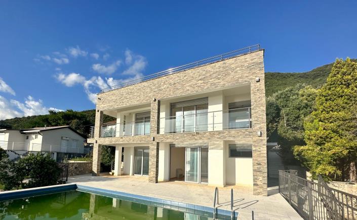 Image No.2-Maison de 4 chambres à vendre à Kumbor