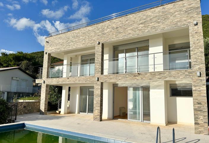 Image No.12-Maison de 4 chambres à vendre à Kumbor