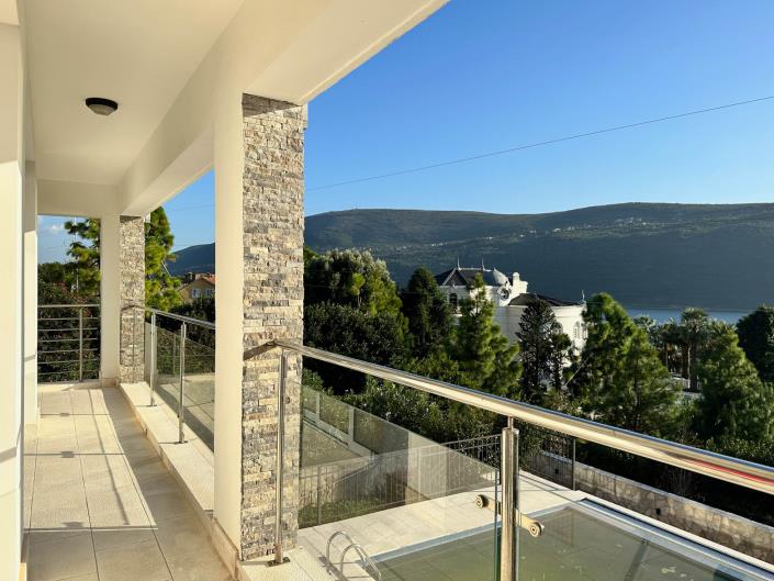 Image No.17-Maison de 4 chambres à vendre à Kumbor