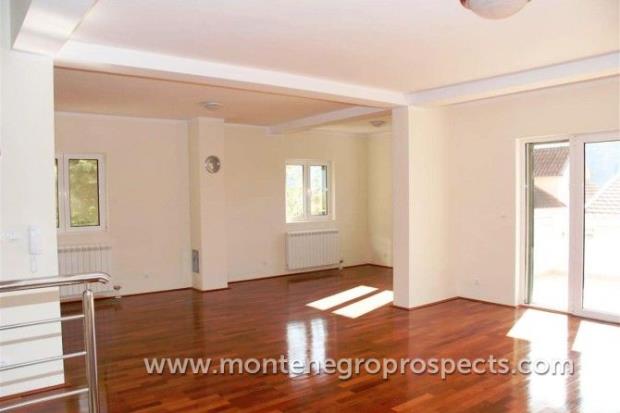 Image No.8-Maison de 4 chambres à vendre à Kumbor