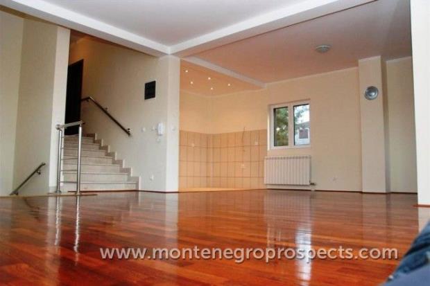 Image No.9-Maison de 4 chambres à vendre à Kumbor