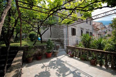 Villa-in-Dobrota-for-sale-9