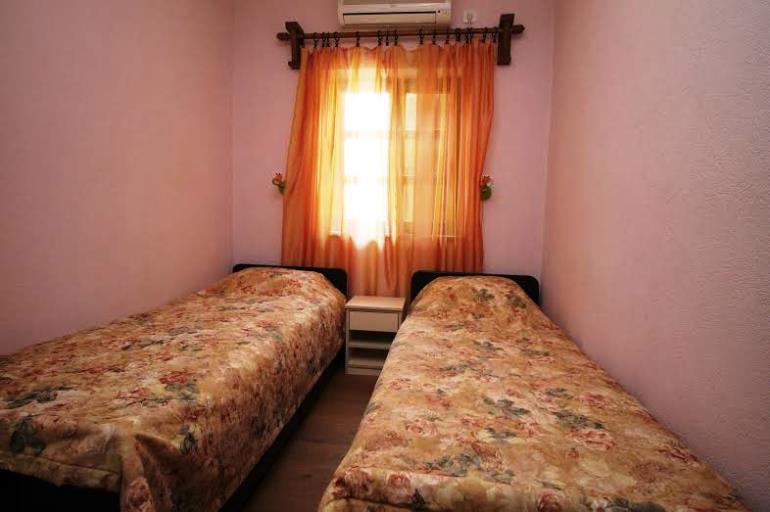 Image No.8-3 Bed House for sale