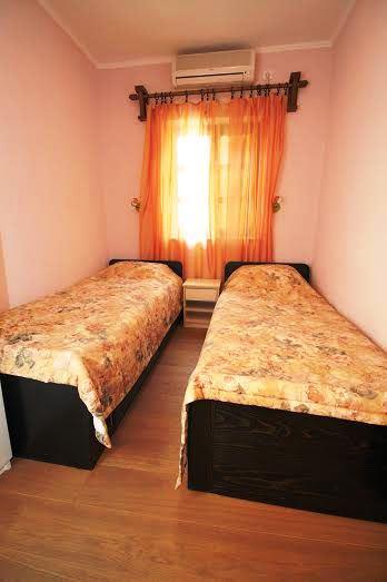 Image No.10-3 Bed House for sale