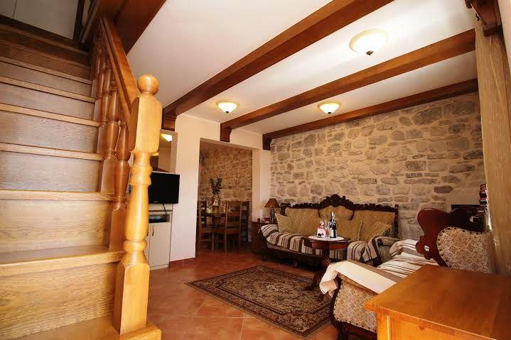 Image No.6-3 Bed House for sale