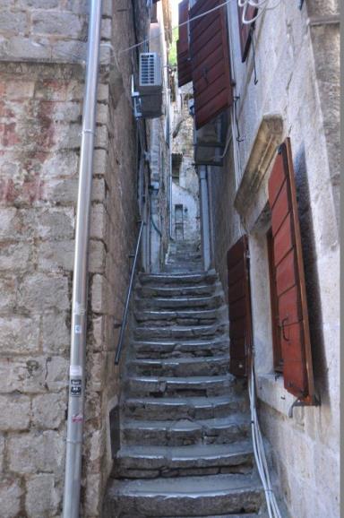 Image No.2-Maison de 2 chambres à vendre à Kotor