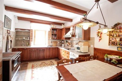 house-in-Morinj-for-sale_-12-670x446