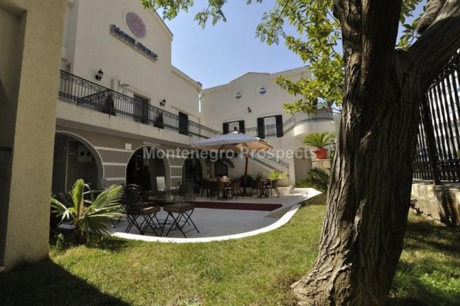Image No.1-Un hôtel de 20 chambres à vendre à Petrovac