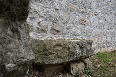 ruin-in-the-village-of-Lustica--7-