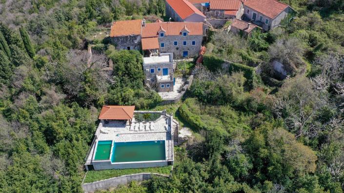 Image No.2-Maison / Villa de 7 chambres à vendre à Tivat