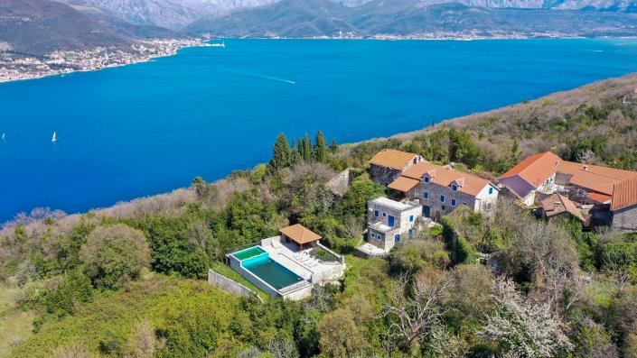 Image No.1-Maison / Villa de 7 chambres à vendre à Tivat