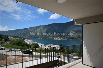 Appartement de 2 chambres à vendre à Dobrota