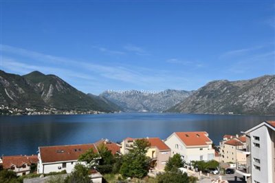 Appartement de 2 chambres à vendre à Dobrota