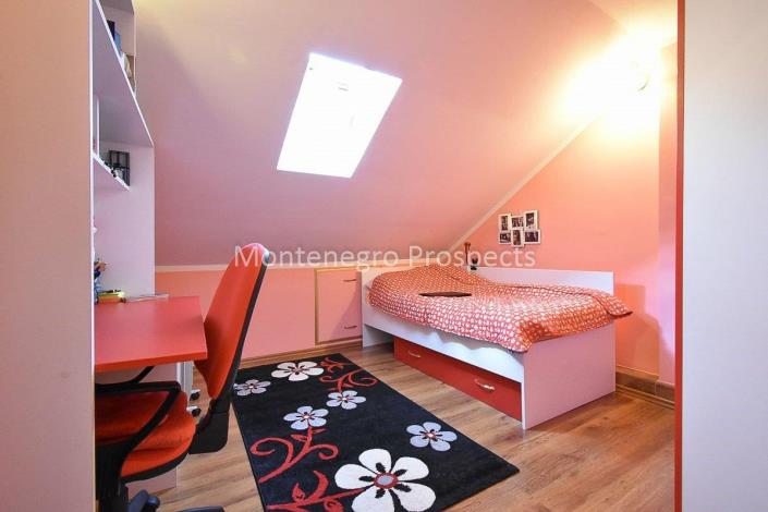 Image No.5-6 Bed House for sale