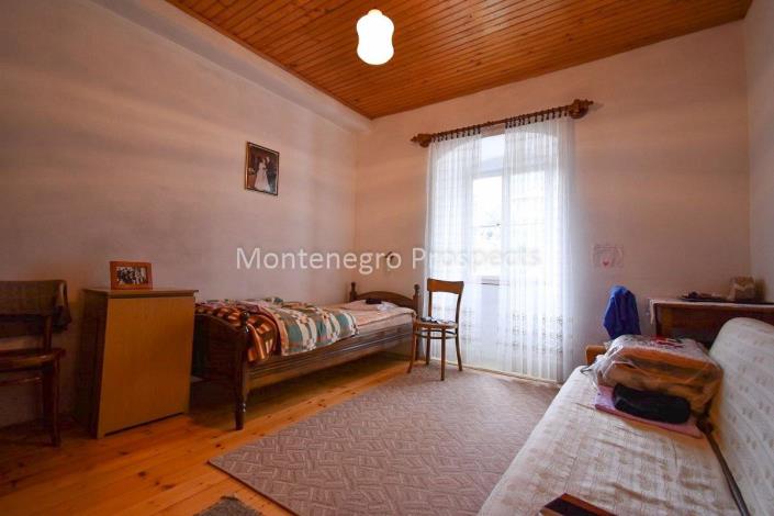 Image No.9-6 Bed House for sale