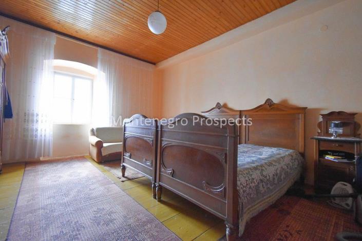 Image No.10-6 Bed House for sale