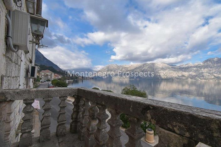 Image No.1-6 Bed House for sale