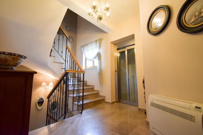 Image No.23-Villa de 6 chambres à vendre à Dobrota