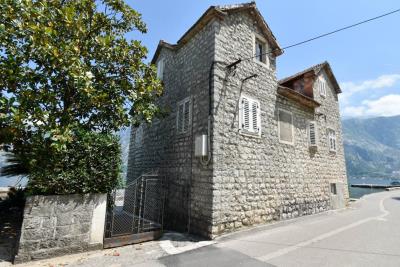 1 - Kotor, Maison