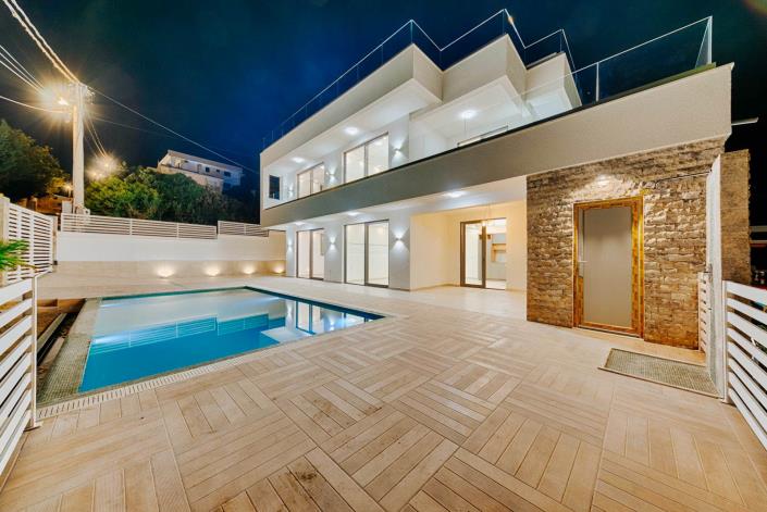 Image No.2-4 Bed Villa for sale