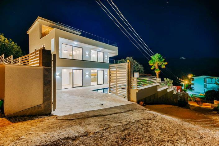 Image No.9-4 Bed Villa for sale