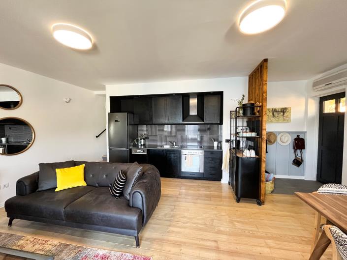 Image No.12-3 Bed Townhouse for sale