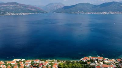 1 - Tivat, Terrain