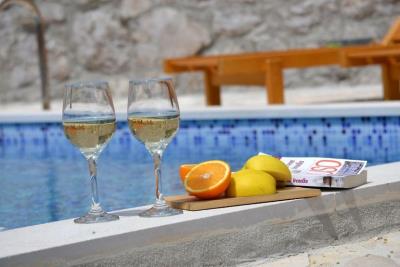 Two-bedroom-stone-house-with-a-pool--Lustica--13545--1-