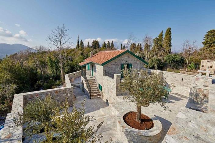 Image No.1-2 Bed House for sale