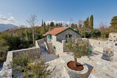 Two-bedroom-stone-house-with-a-pool--Lustica--13545--2-
