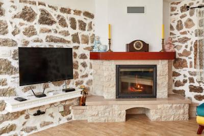 Two-bedroom-stone-house-with-a-pool--Lustica--13545--4-