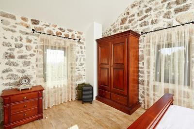Two-bedroom-stone-house-with-a-pool--Lustica--13545--9-